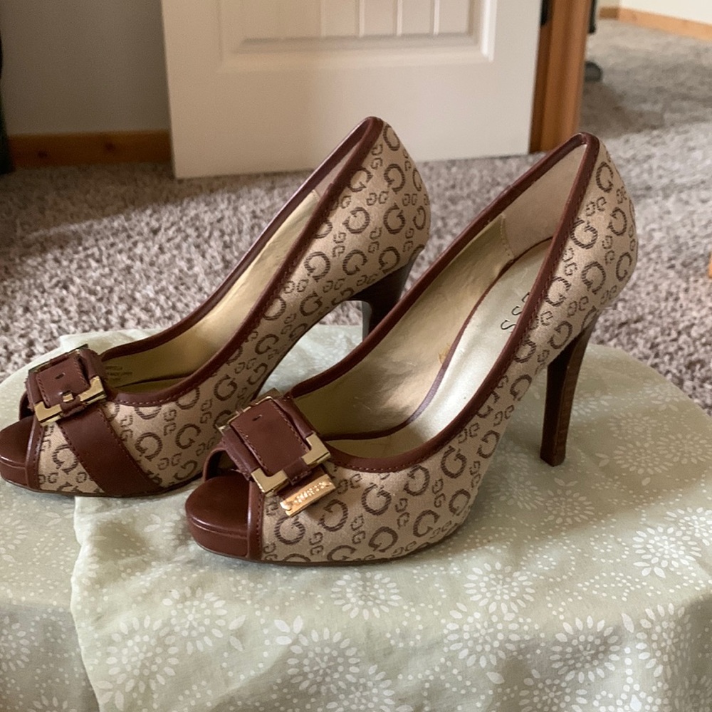 GUESS Embroidered Buckle Peep-Toe Heels